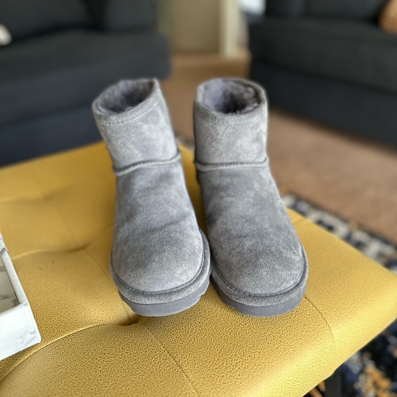 BearPaw short boots size 10 - Picture 3 of 4